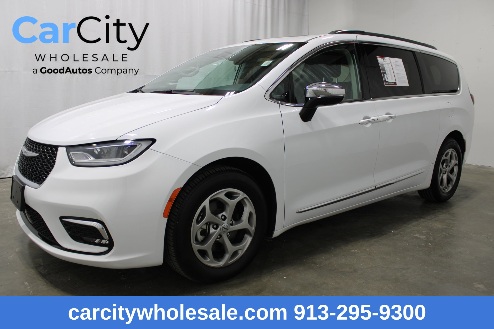 Used 2023 Chrysler Pacifica Limited Minivan/Van