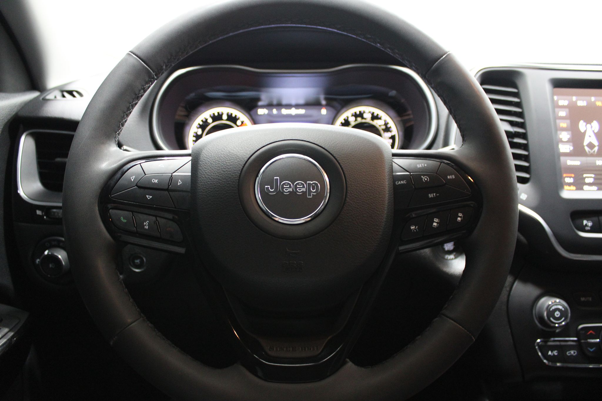 2023 Jeep Cherokee Altitude Lux - Photo 30