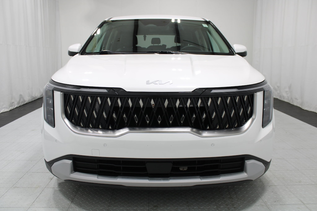 Used 2025 Kia Carnival LXS Minivan/Van