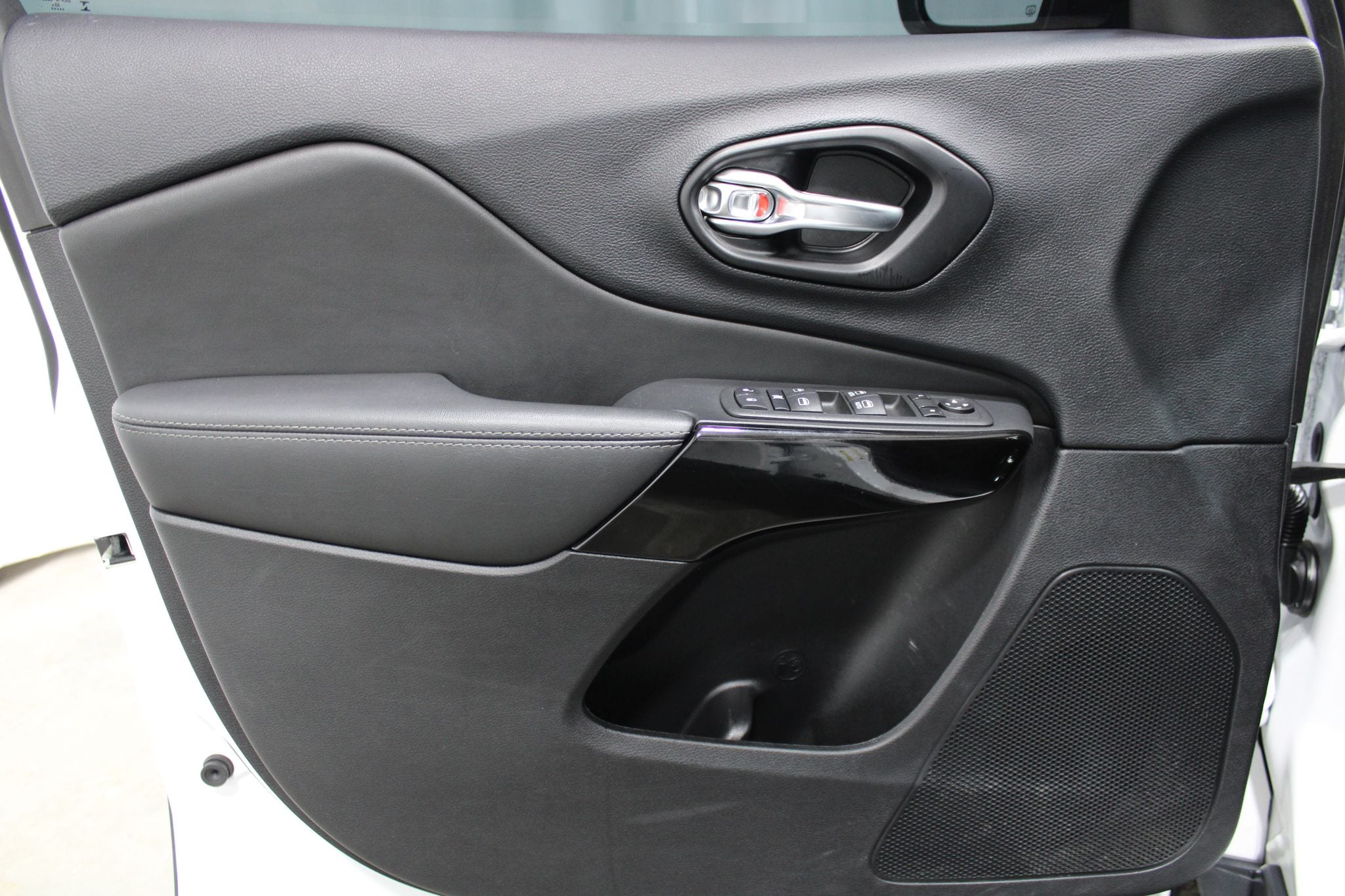 2023 Jeep Cherokee Altitude Lux - Photo 11