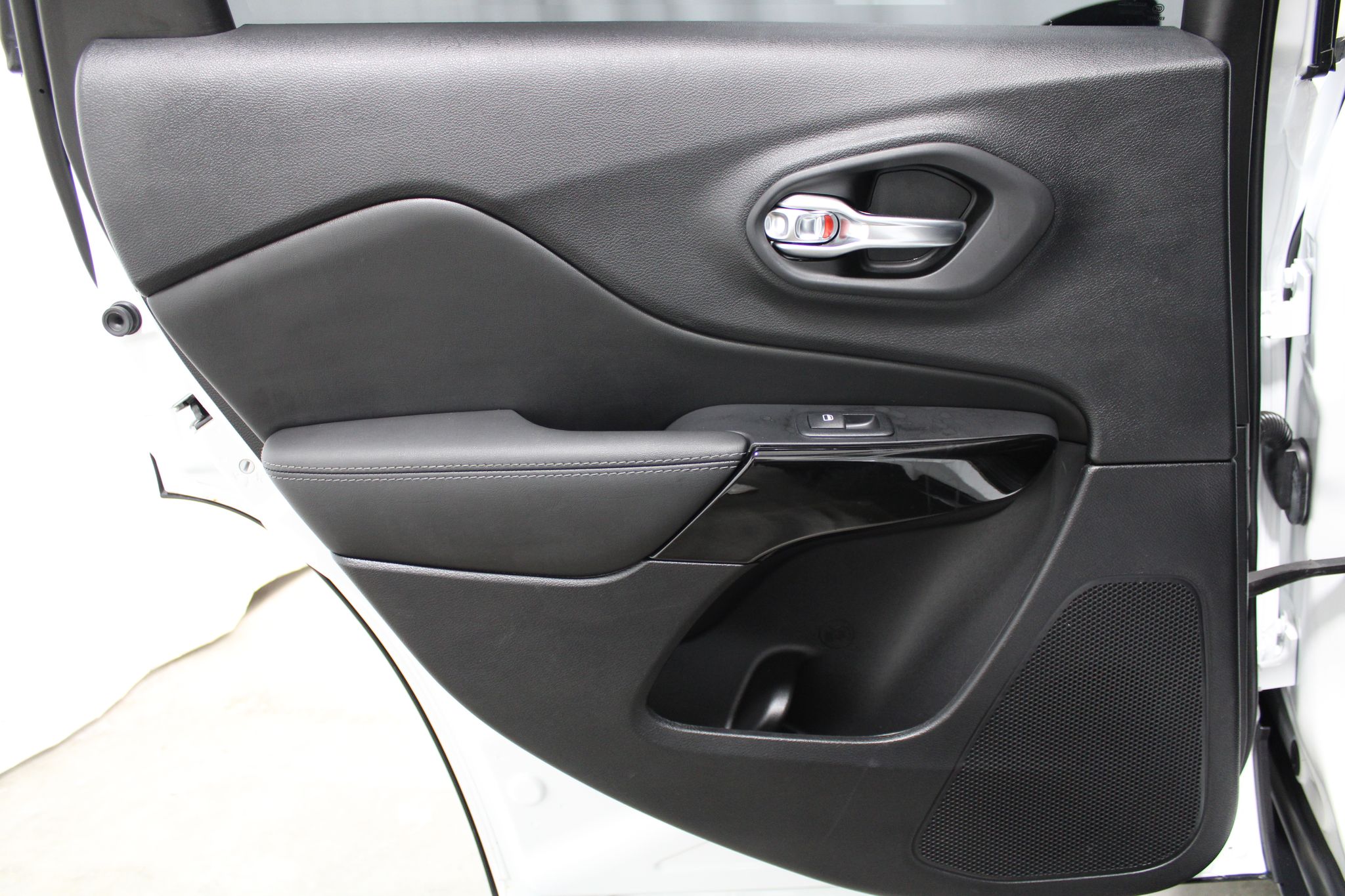 2023 Jeep Cherokee Altitude Lux - Photo 15
