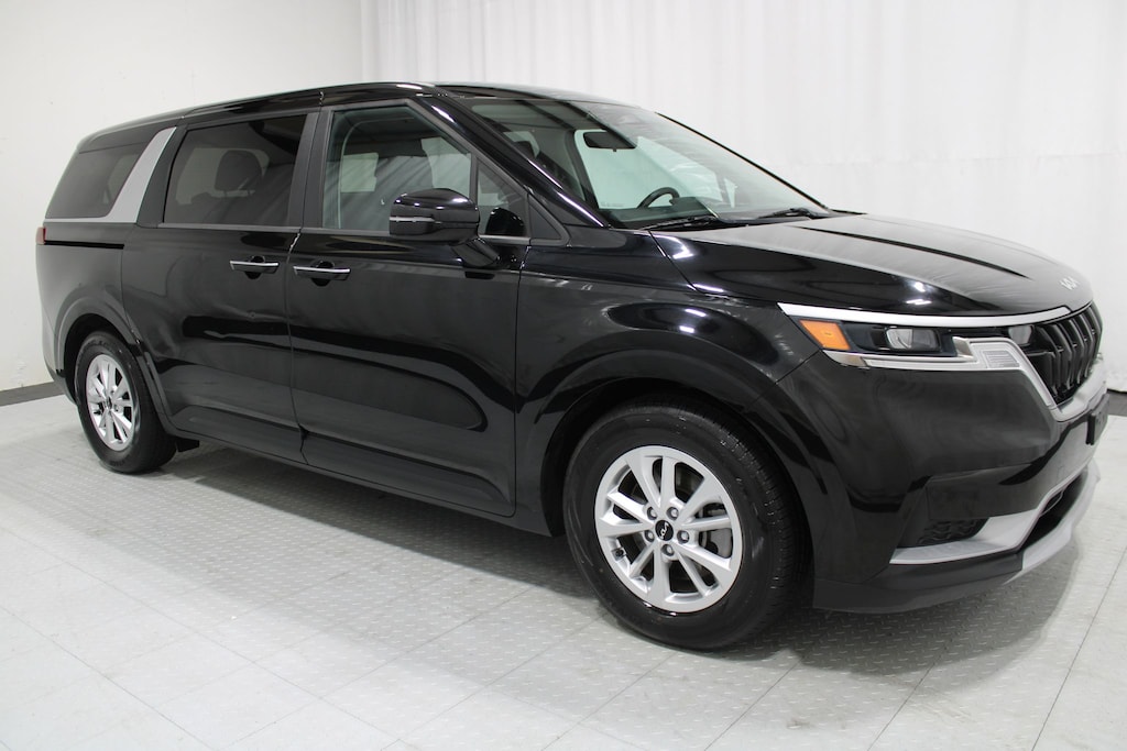 Used 2024 Kia Carnival LX Minivan/Van