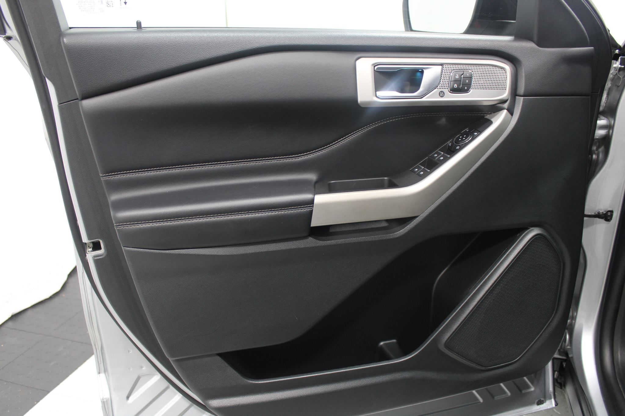 2023 Ford Explorer Limited - Photo 11