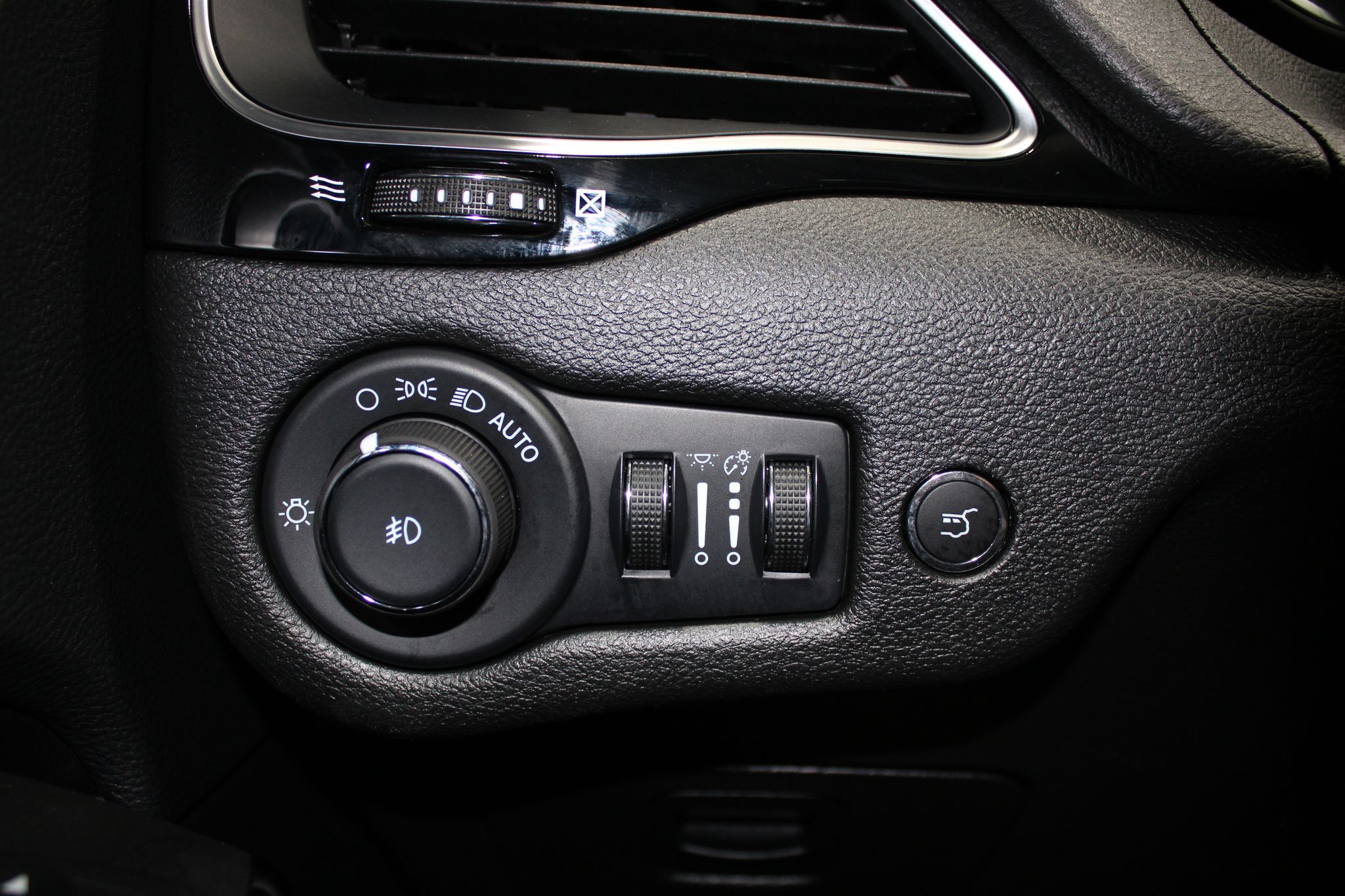 2023 Jeep Cherokee Altitude Lux - Photo 42