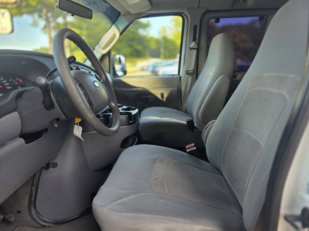 2006 Ford Econoline Wagon XLT - Photo 8