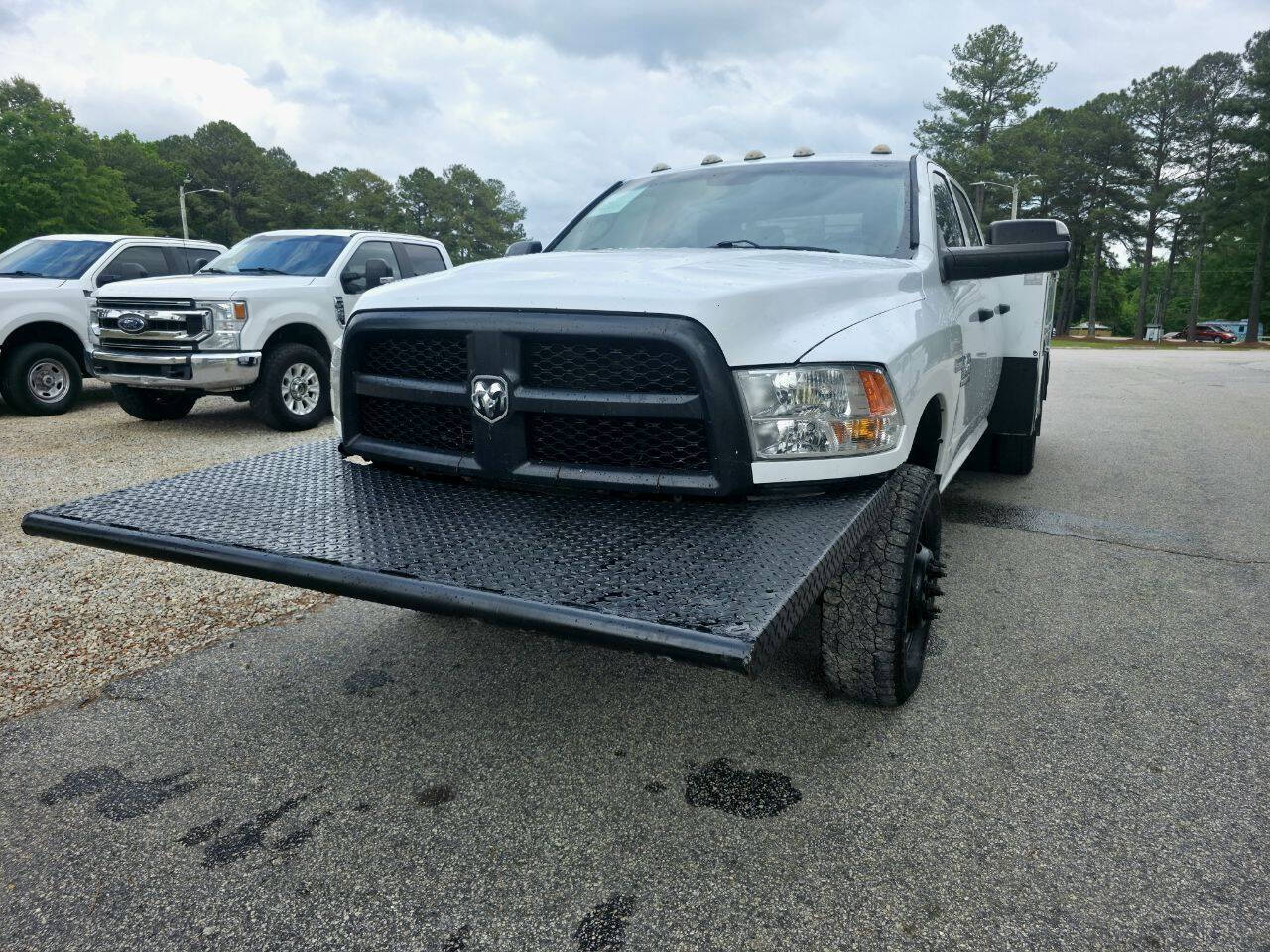 2017 RAM Ram 3500 Chassis Cab Tradesman - Photo 3