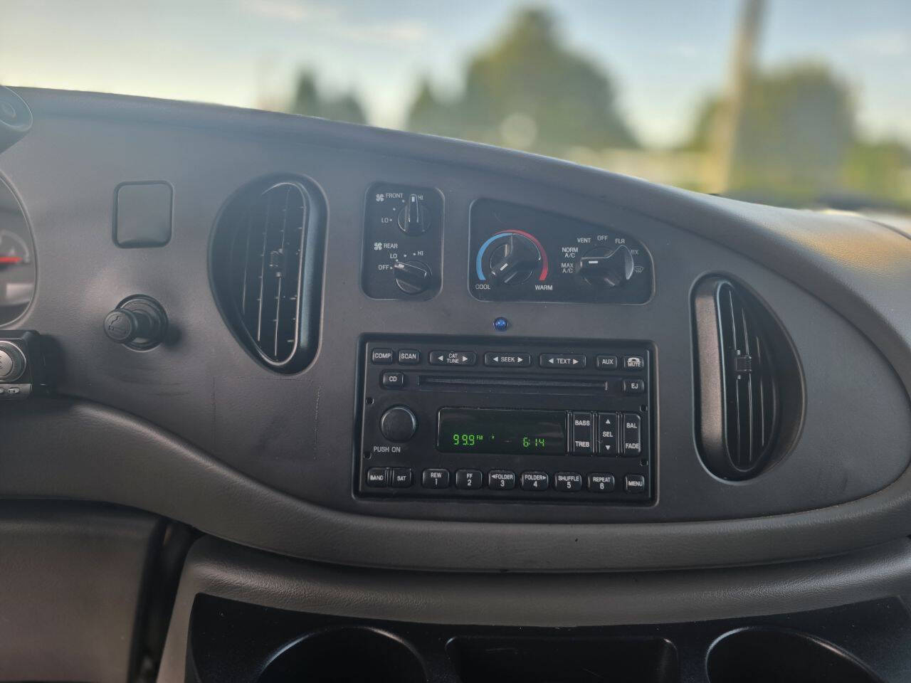 2006 Ford Econoline Wagon XLT - Photo 11