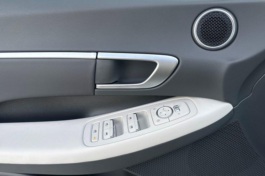2026 Hyundai Sonata SEL - Photo 11