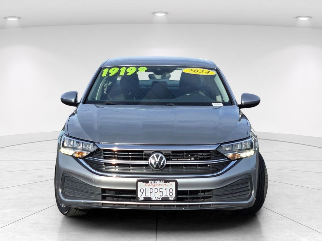 Used 2024 Volkswagen Jetta 1.5T SE Sedan
