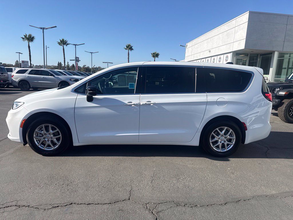 Used 2026 Chrysler Pacifica Select Van Passenger Van