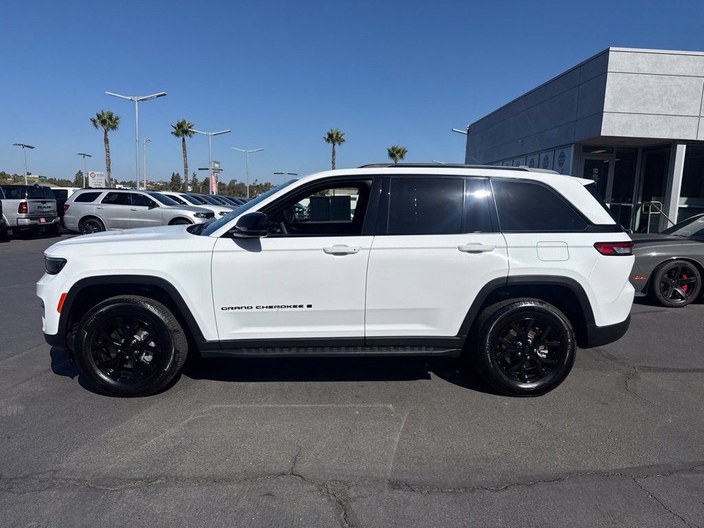 Certified 2025 Jeep Grand Cherokee Laredo SUV