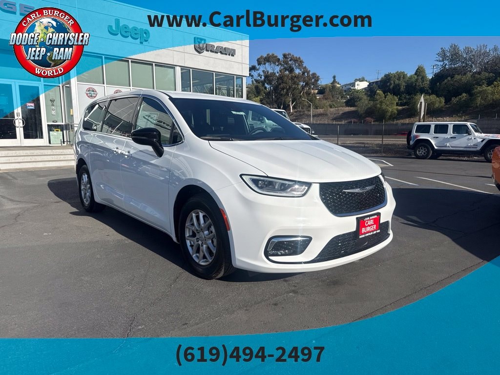 Used 2026 Chrysler Pacifica Select Van Passenger Van