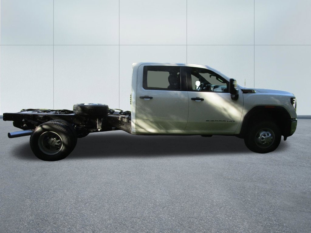 2026 GMC Sierra 3500 Chassis Cab Pro - Photo 7