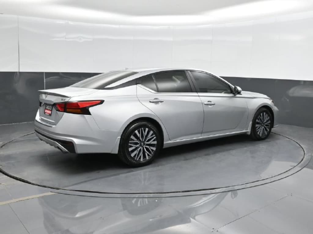 Used 2023 Nissan Altima 2.5 SV Sedan