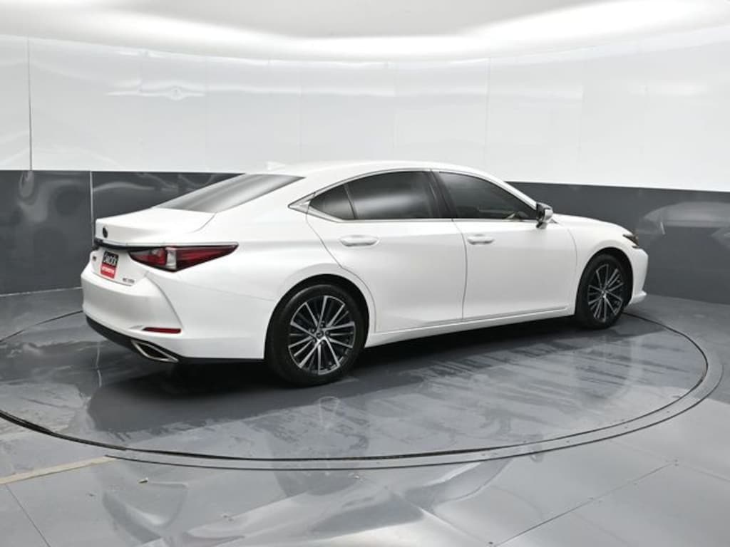 Used 2024 Lexus ES 350 Sedan