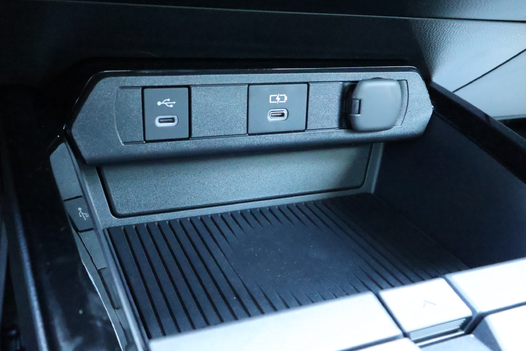 2025 Toyota Prius XSE Premium - Photo 12