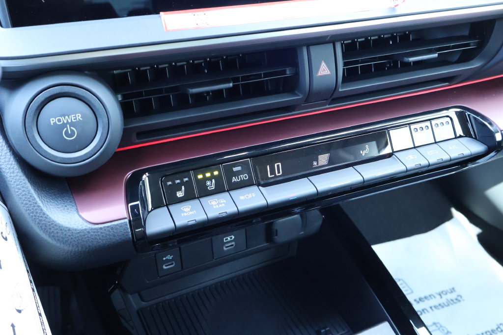 2025 Toyota Prius XSE Premium - Photo 11