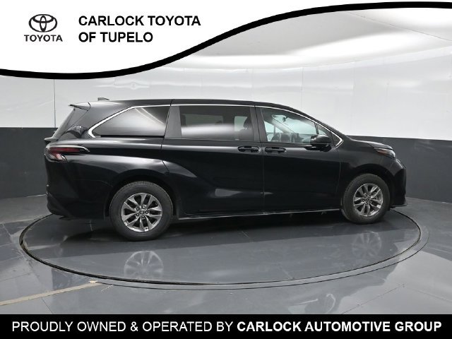Used 2025 Toyota Sienna LE 8 Passenger Van Passenger Van