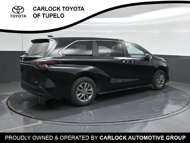 Used 2025 Toyota Sienna LE 8 Passenger Van Passenger Van