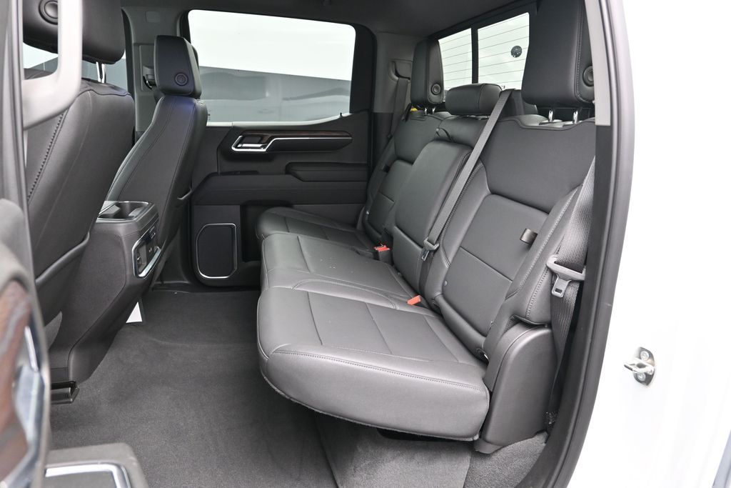 2024 GMC Sierra 1500 SLT - Photo 19