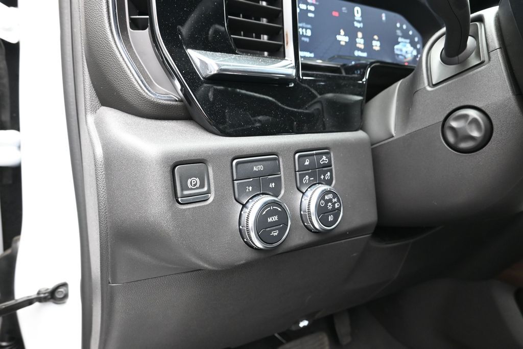2024 GMC Sierra 1500 SLT - Photo 17