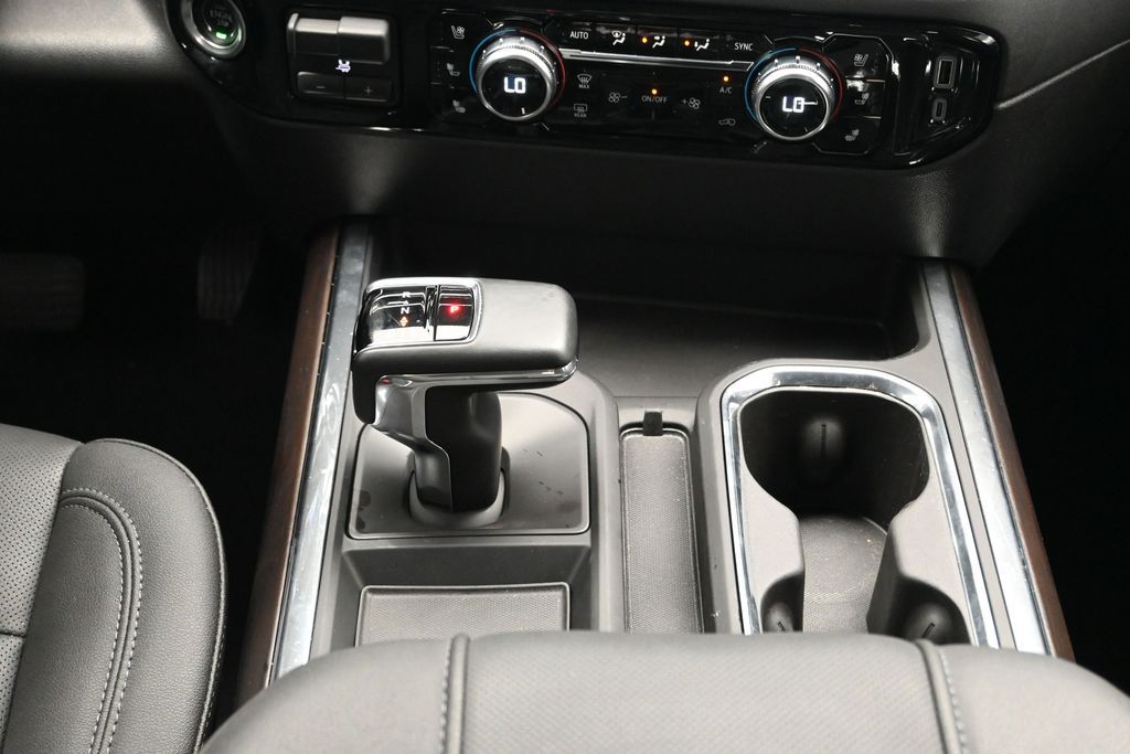2024 GMC Sierra 1500 SLT - Photo 26