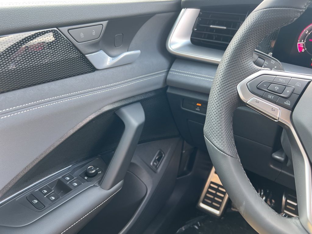 2026 Volkswagen Tiguan SE R-LINE BLACK - Photo 18