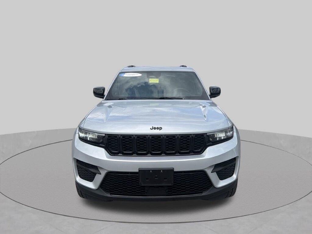 Used 2023 Jeep Grand Cherokee Laredo SUV