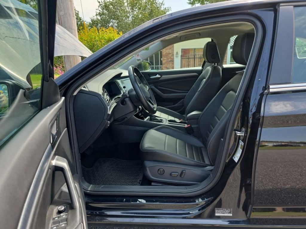 Certified 2023 Volkswagen Jetta 1.5T SE Sedan