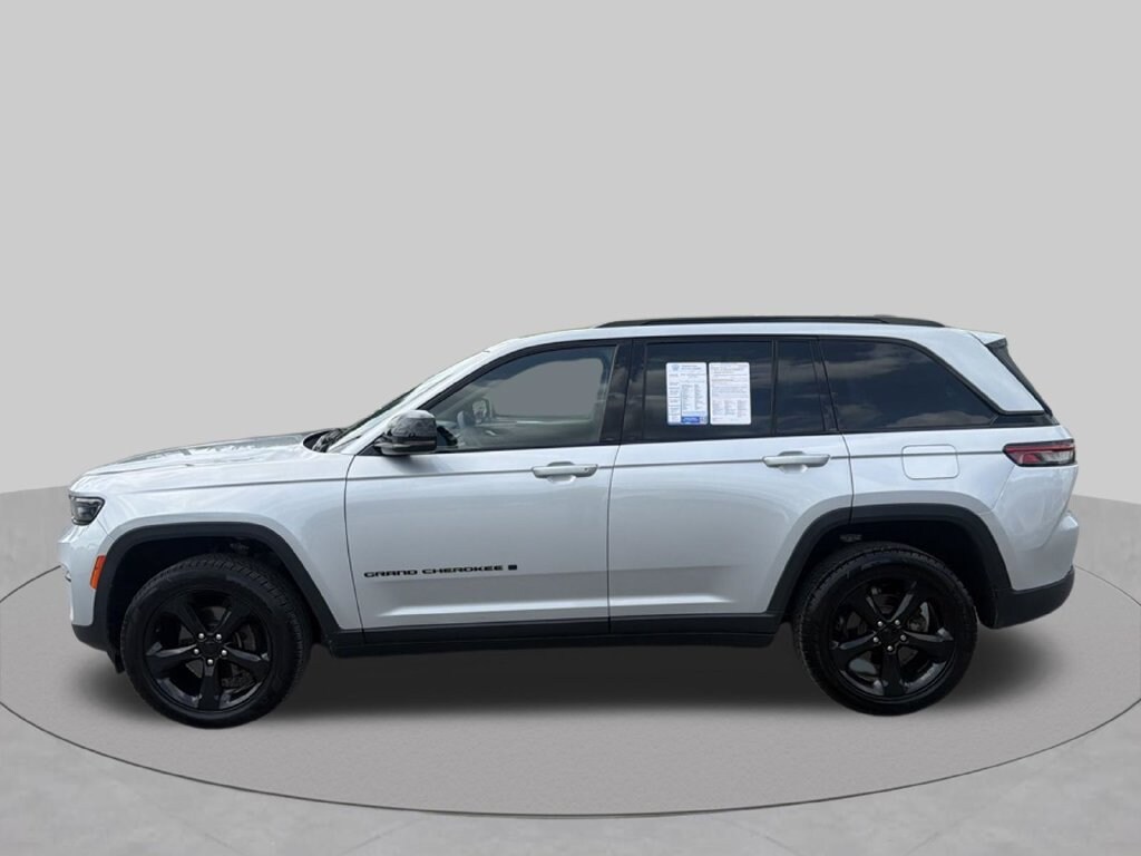 Used 2023 Jeep Grand Cherokee Laredo SUV