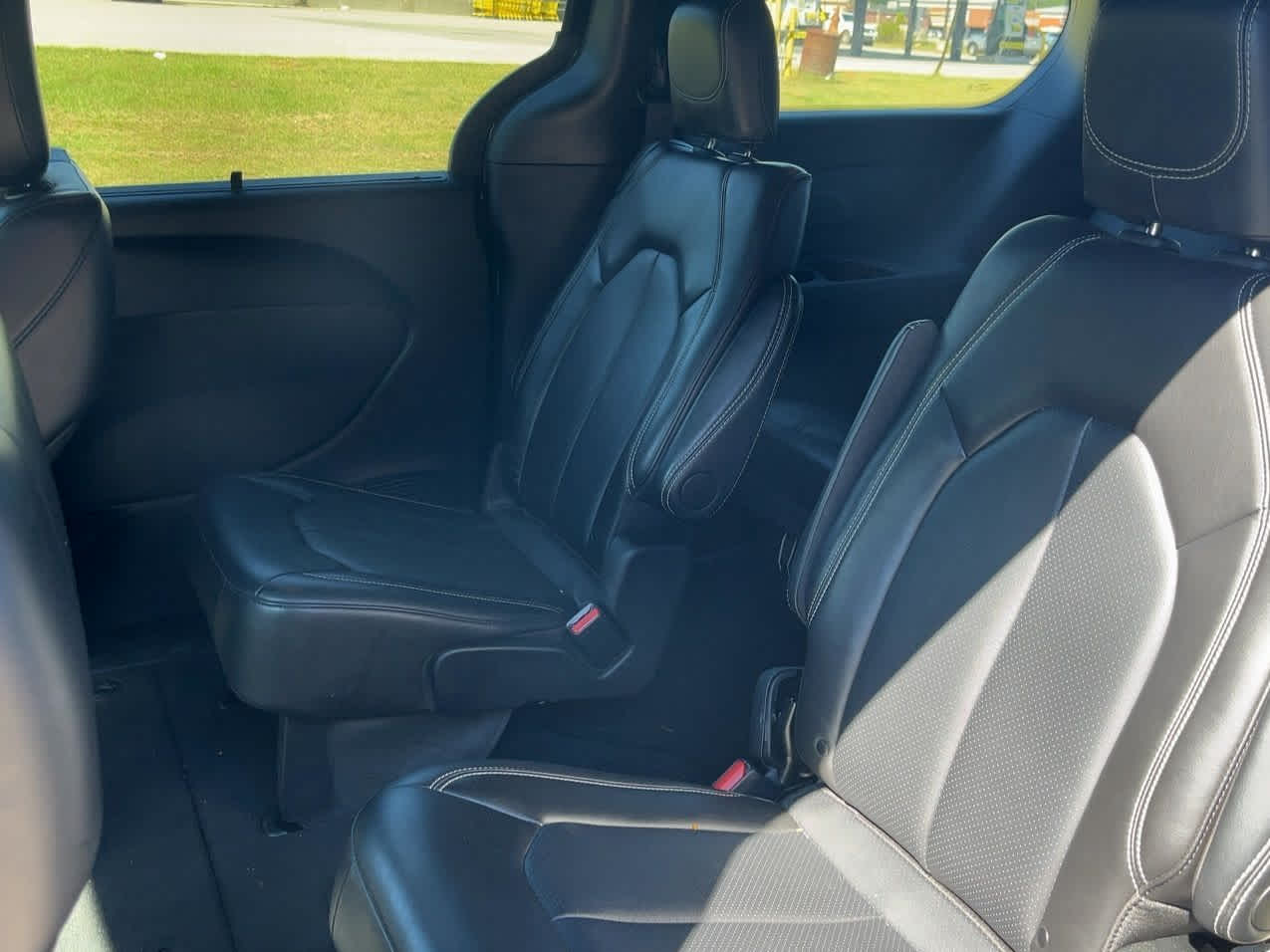 Used 2025 Chrysler Pacifica Select
