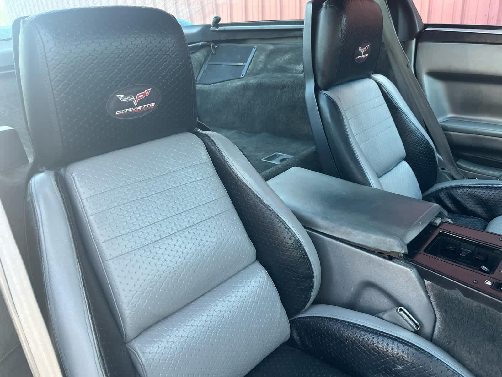 1984 Chevrolet Corvette - Photo 2
