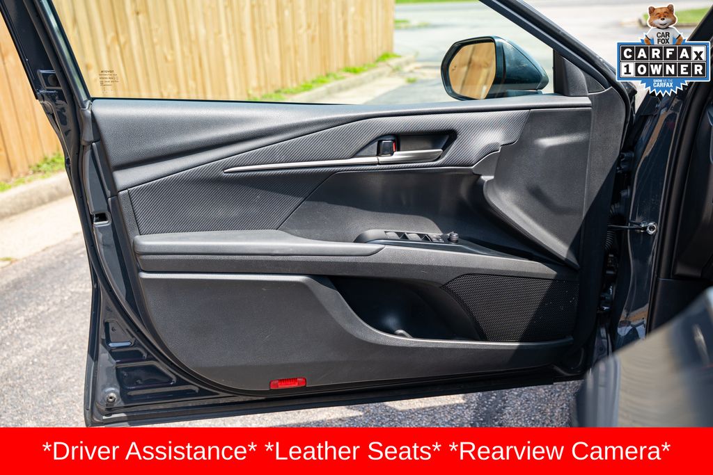 2025 Toyota Camry SE - Photo 13