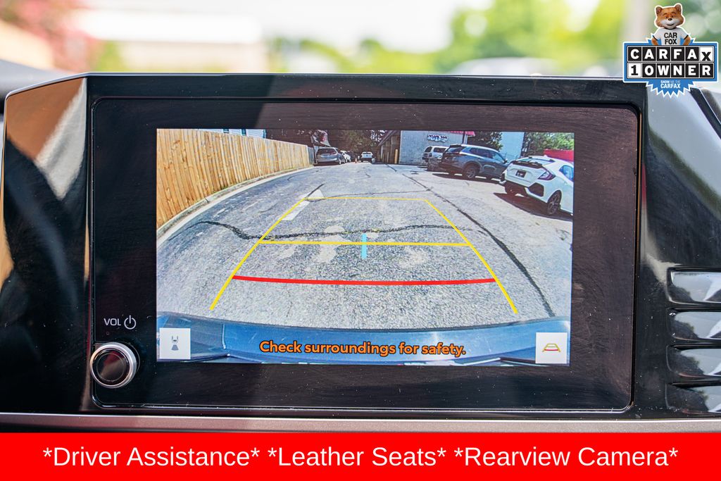 2025 Toyota Camry SE - Photo 26