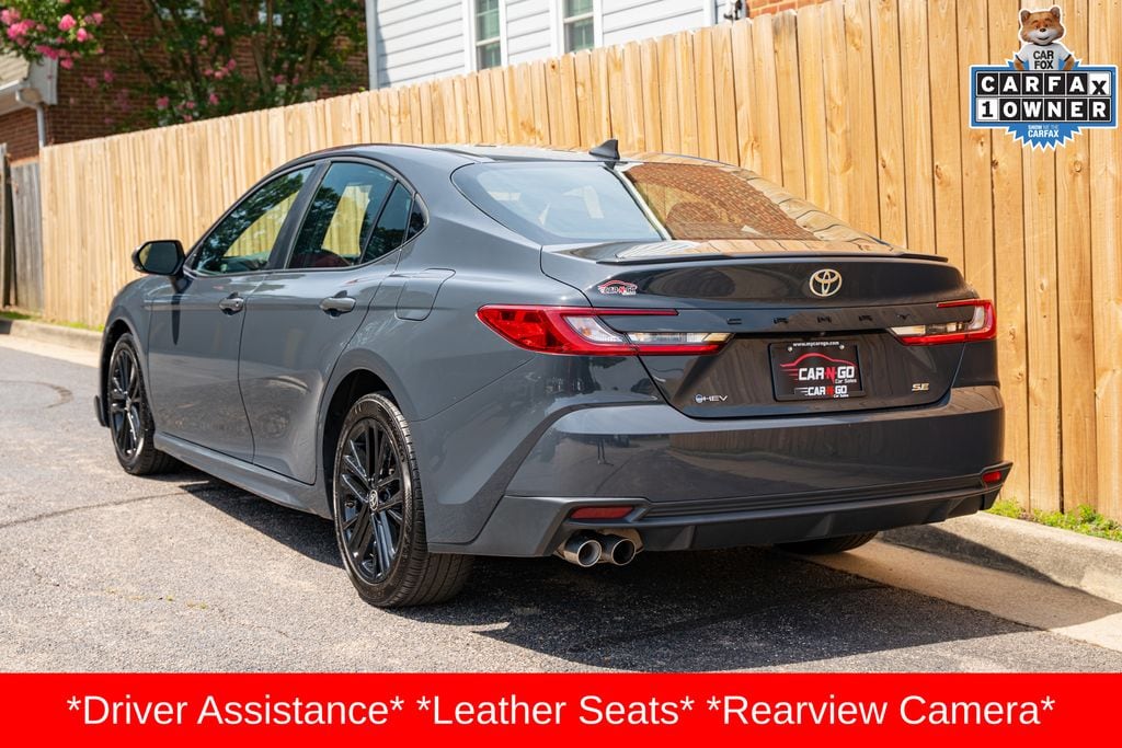 2025 Toyota Camry SE - Photo 9