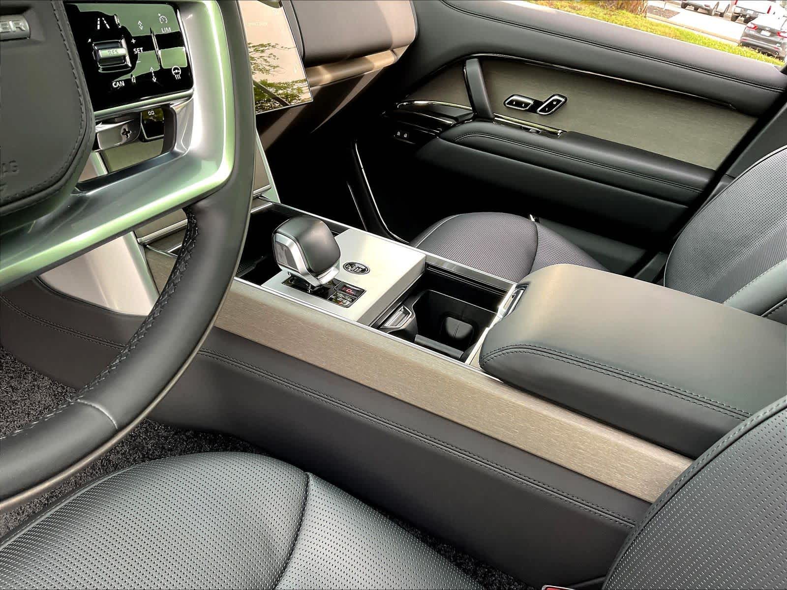 2026 Land Rover Range Rover SV - Photo 10
