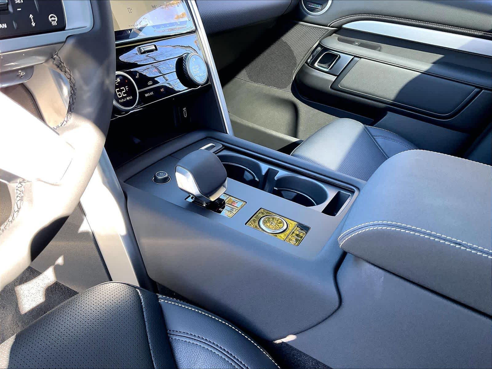 2026 Land Rover Discovery Gemini Edition - Photo 10