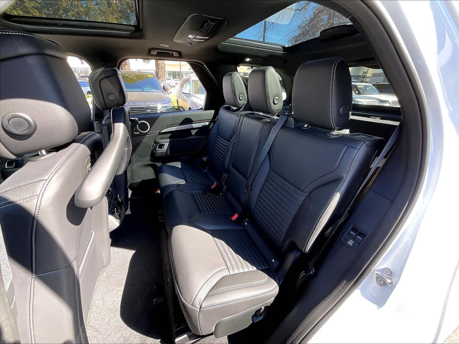 2026 Land Rover Discovery Gemini Edition - Photo 12