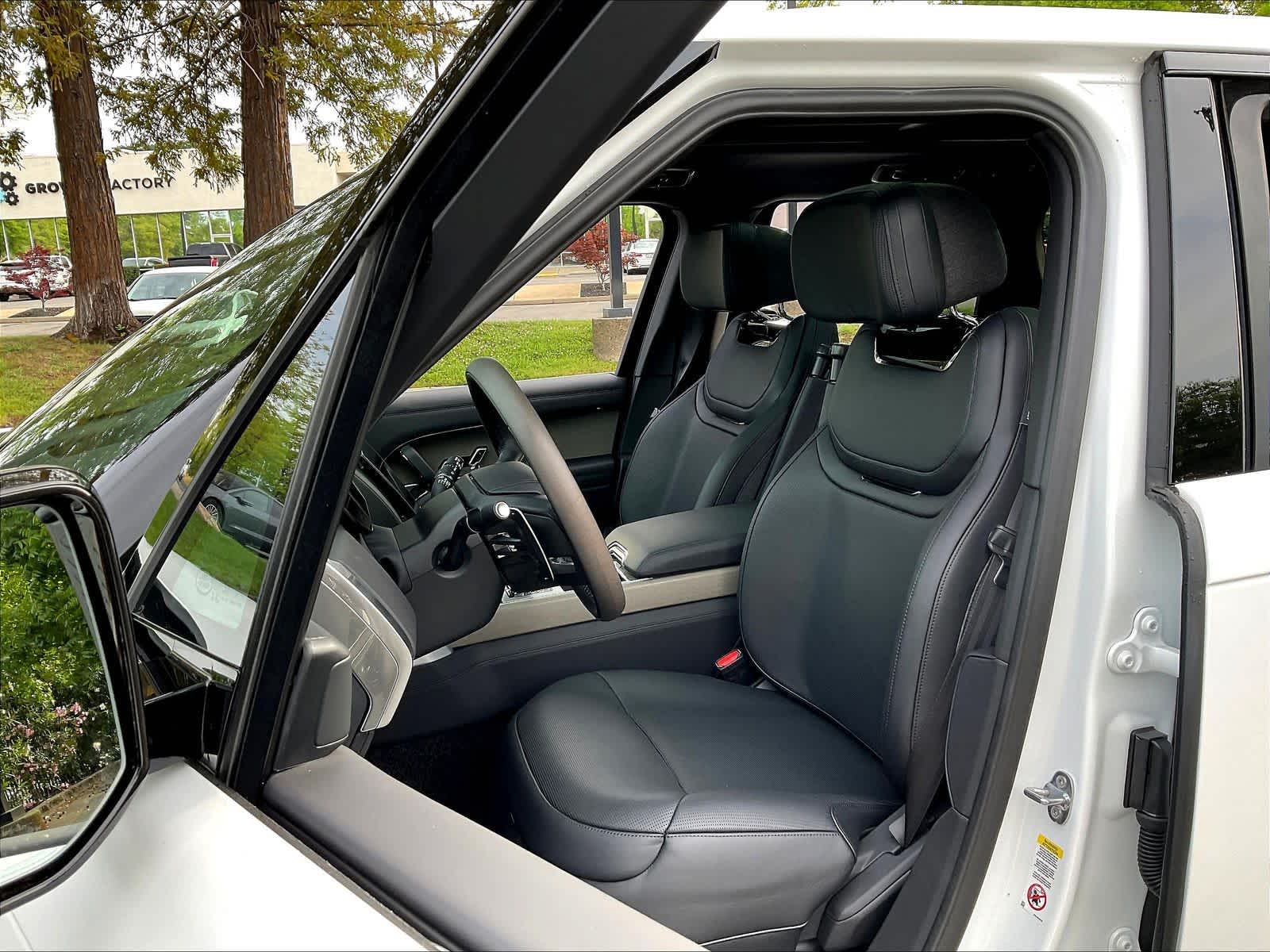 2026 Land Rover Range Rover SV - Photo 11