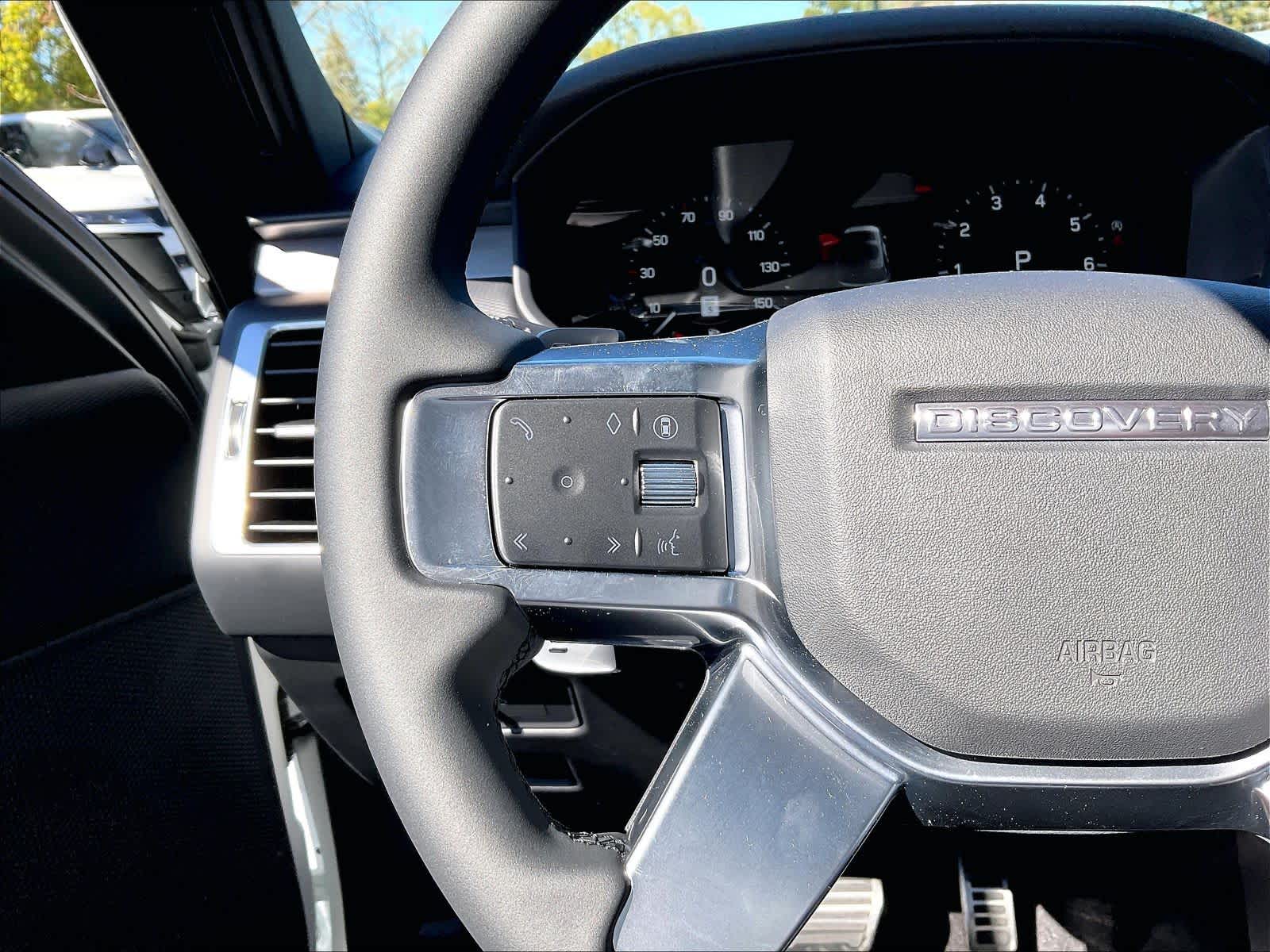 2026 Land Rover Discovery Gemini Edition - Photo 17