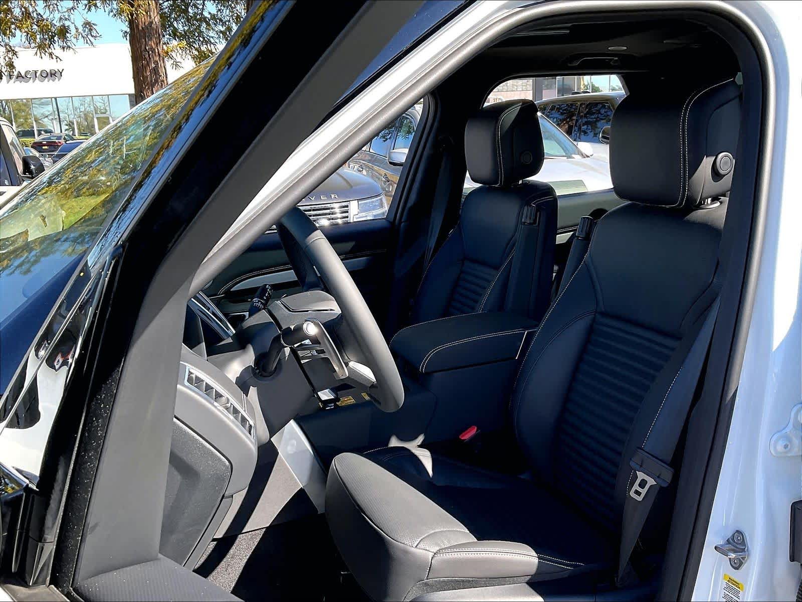 2026 Land Rover Discovery Gemini Edition - Photo 11