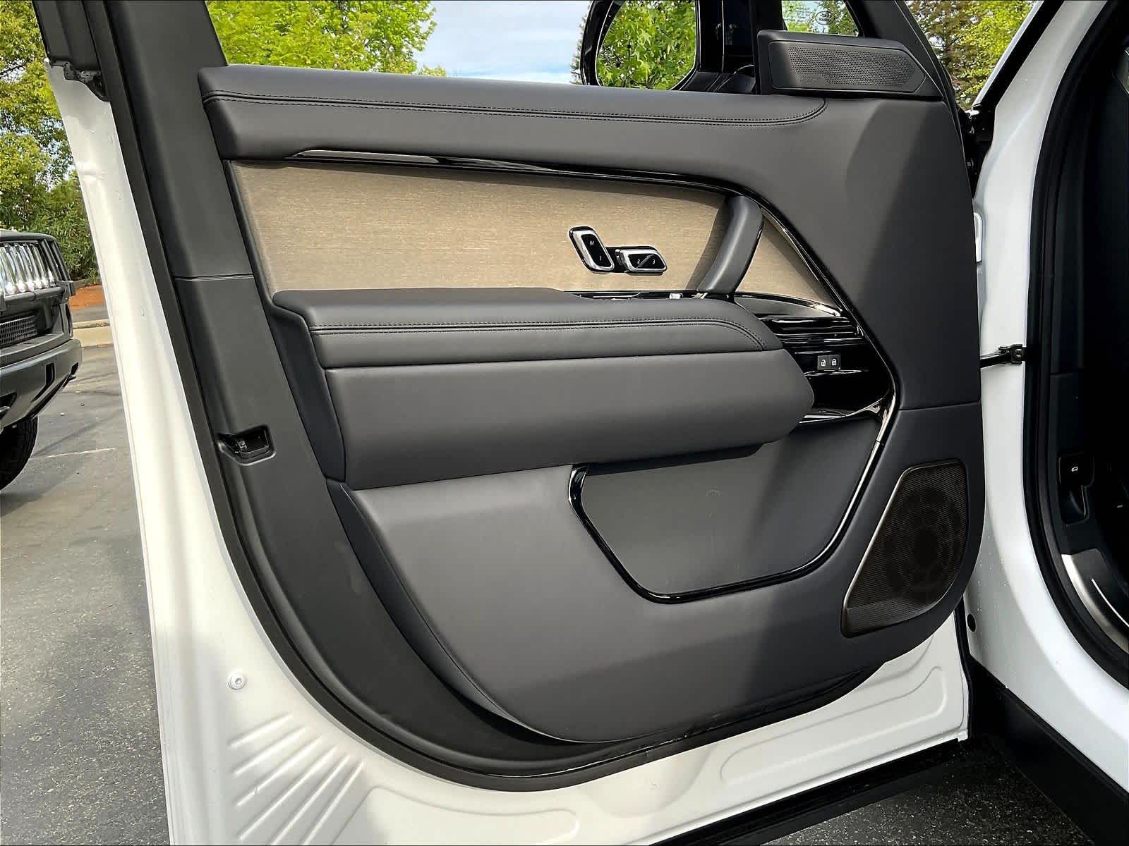 2026 Land Rover Range Rover SV - Photo 24