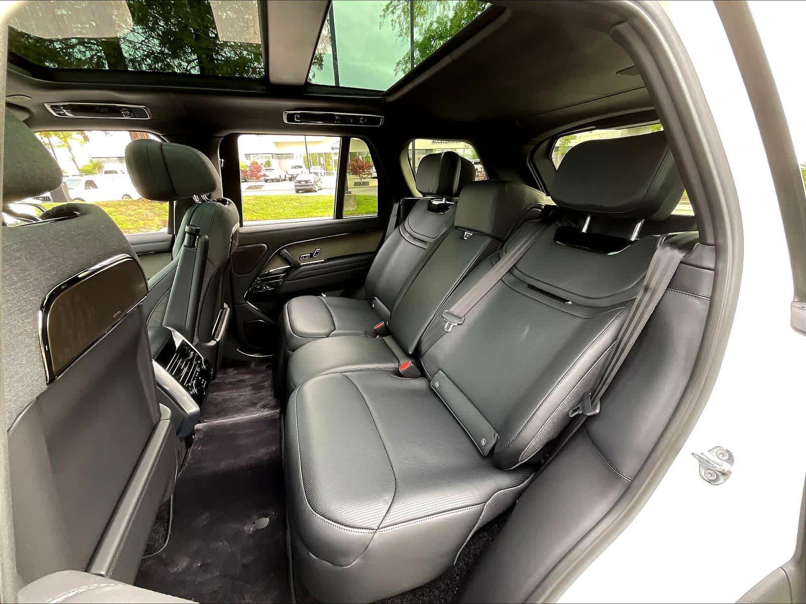 2026 Land Rover Range Rover SV - Photo 12