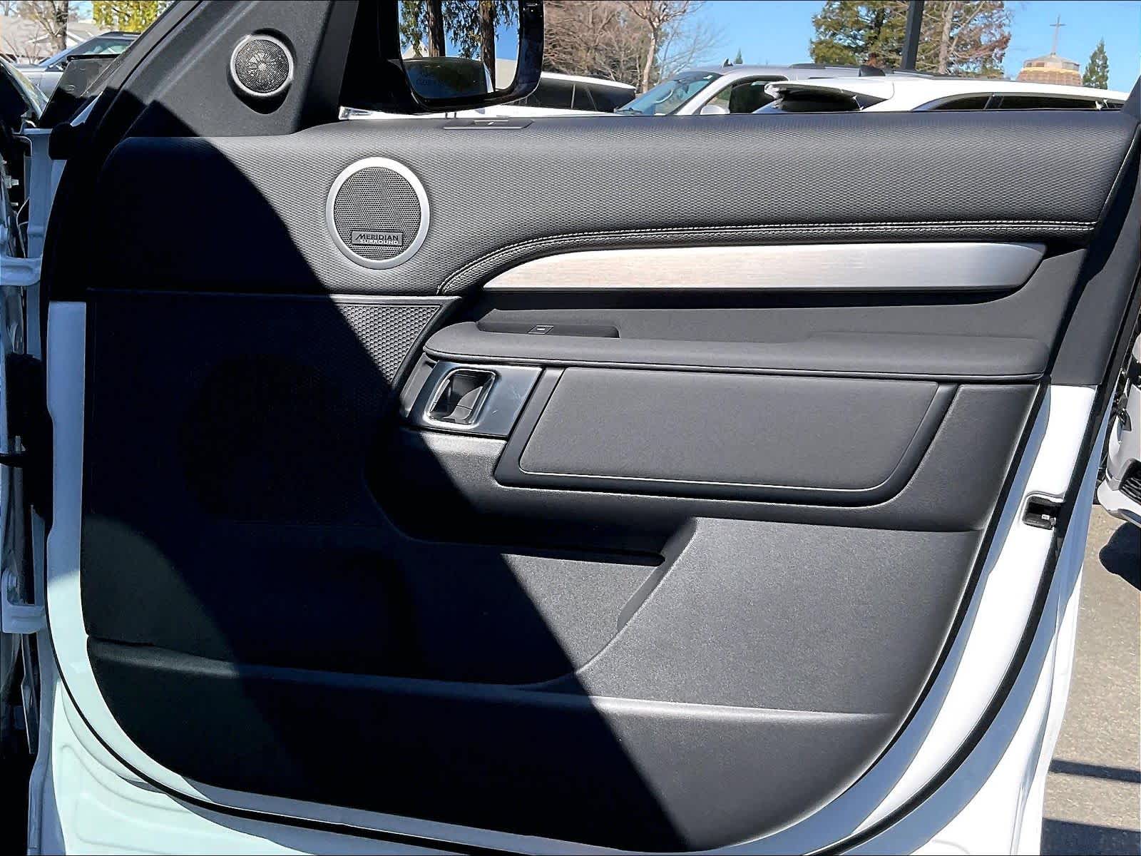 2026 Land Rover Discovery Gemini Edition - Photo 29