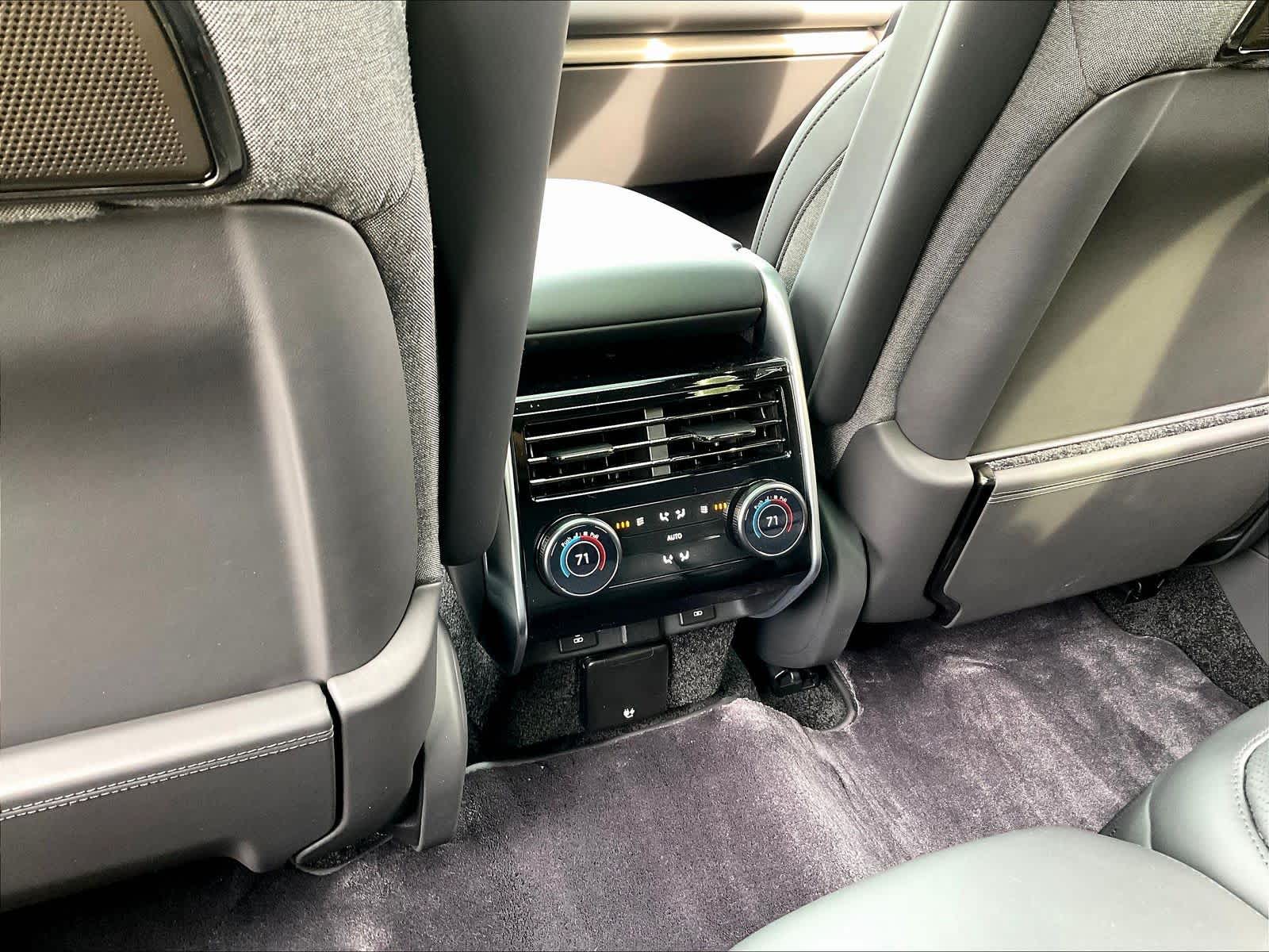 2026 Land Rover Range Rover SV - Photo 16