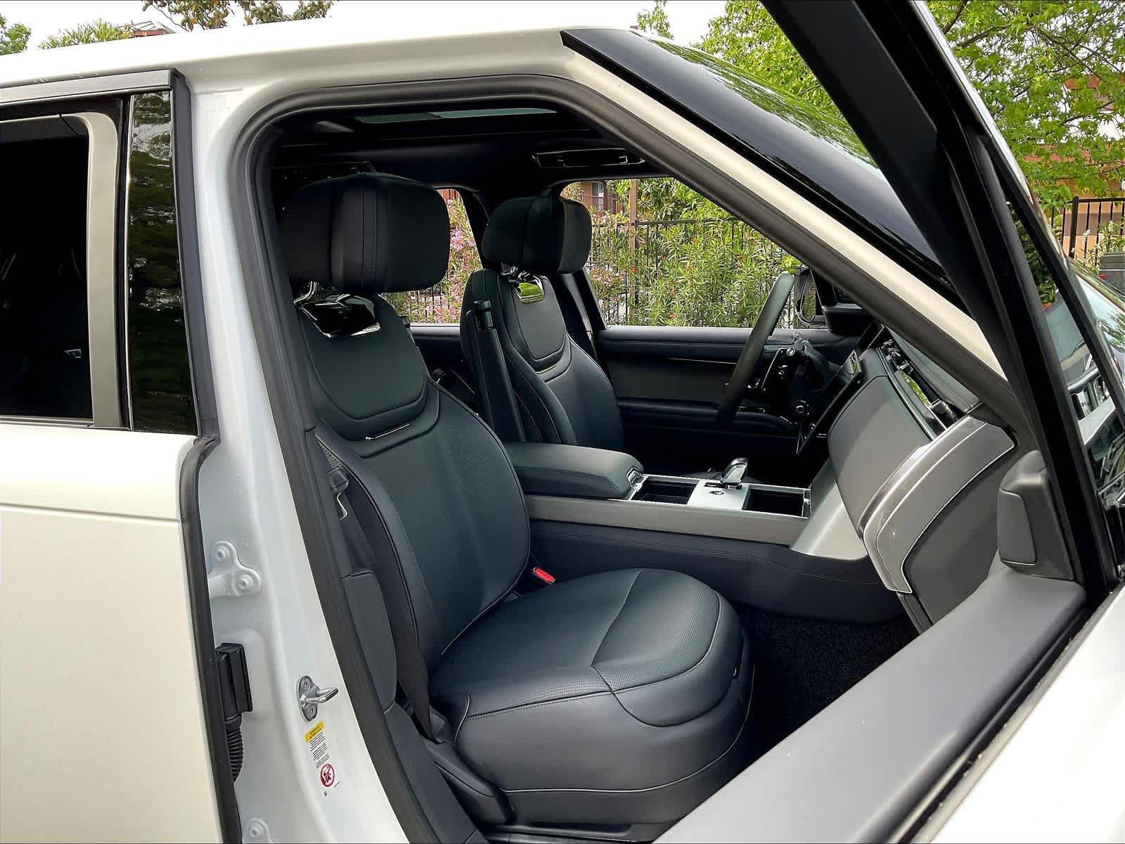 2026 Land Rover Range Rover SV - Photo 31