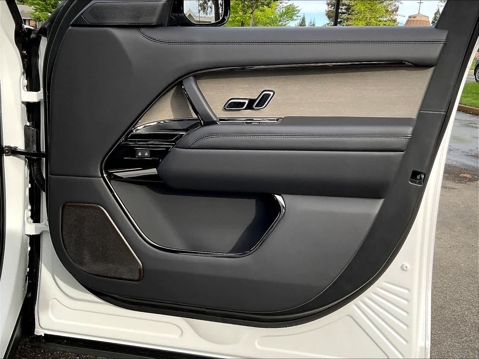 2026 Land Rover Range Rover SV - Photo 30