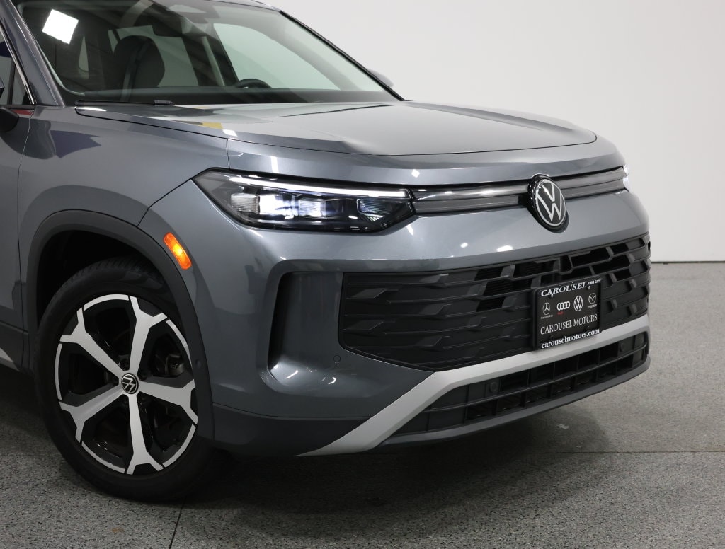 Used 2025 Volkswagen Tiguan 2.0T SE SUV