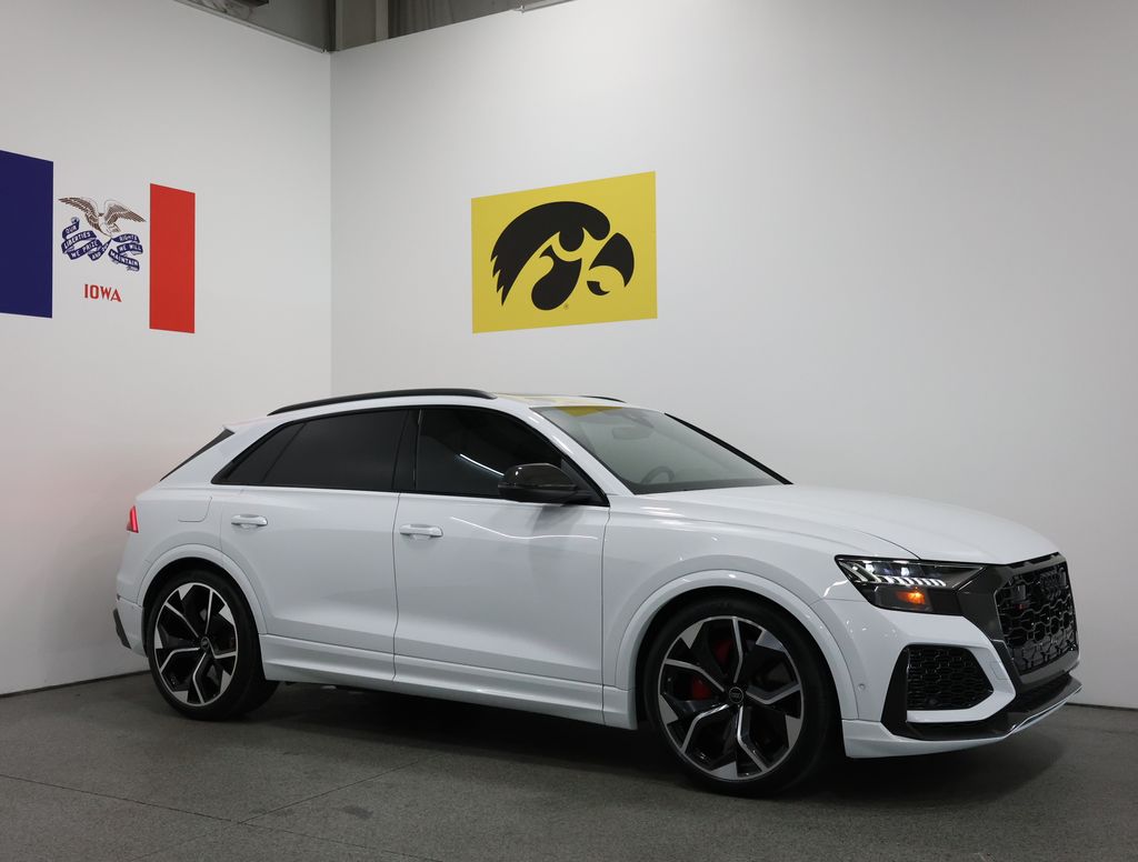  Audi RS Q8