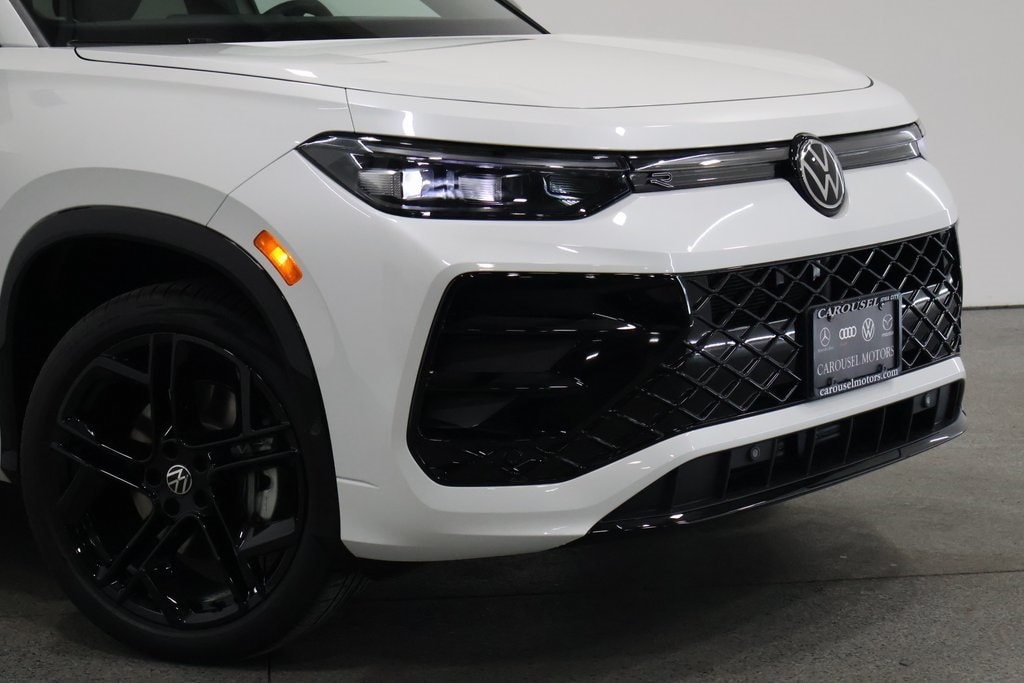 New 2026 Volkswagen Tiguan SE R-Line Black SUV